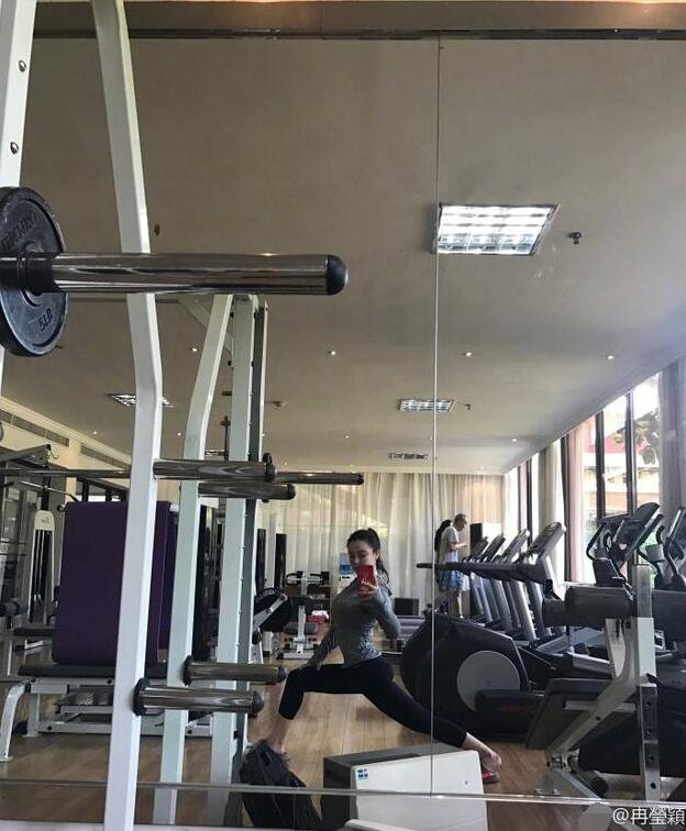 冉瑩穎清晨早起健身 雙腿纖細身材超好