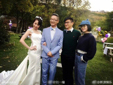劉詩詩吳奇隆參加友人婚禮 恩愛相擁超甜蜜
