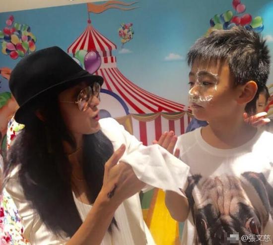 張柏芝7歲小兒子超貼心 挺身護哥哥“替受罰”