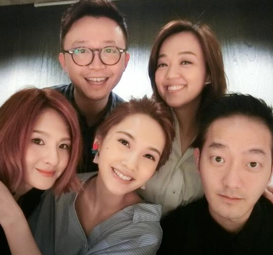 楊丞琳端午節慶生笑容燦爛 清瘦鎖骨顯性感