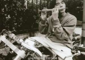 周杰倫舊照被曝光 手拿胡蘿卜當(dāng)?shù)炎哟党阈? /></a>
								<div   id=