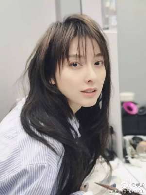 “丑小鴨”逆襲成女神！剪短發清新少女感爆棚！喜歡李易峰？不，其實謝娜幫她助攻過同是L姓的他！