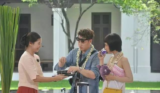 “丑小鴨”逆襲成女神！剪短發清新少女感爆棚！喜歡李易峰？不，其實謝娜幫她助攻過同是L姓的他！