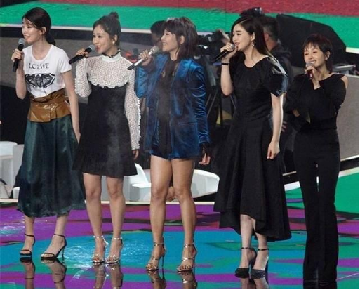 比蔣欣還壯？劉濤一坐下來肚子驚現游泳圈(圖)