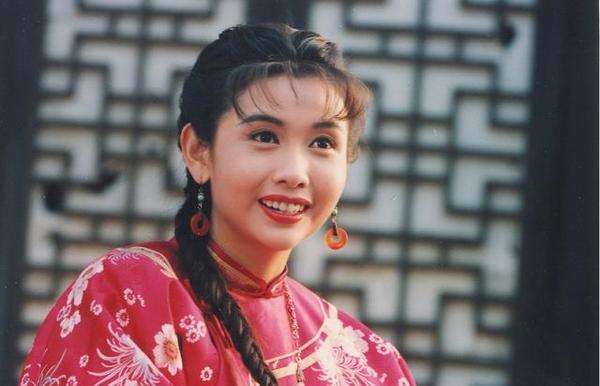 風(fēng)月無(wú)邊是她，清純無(wú)敵也是她