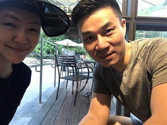 小S和老公許雅鈞微笑合影感情甜蜜 婚變流言不攻自破